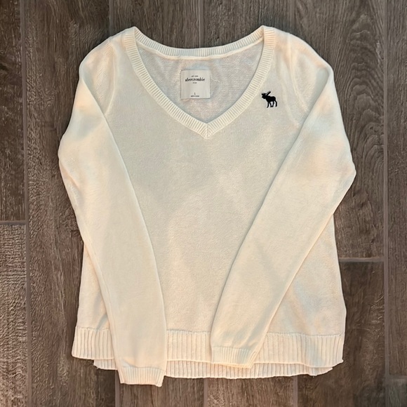 Abercrombie & Fitch Other - Girls Abercrombie & Fitch V neck sweater size large- cream/ off white